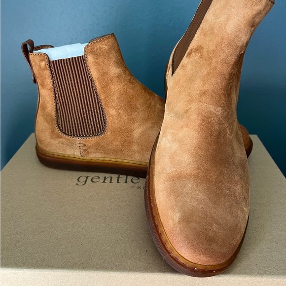 Gentle Souls by KENNETH COLE suede Nyle Chelsea boots, size 8.5, brand new. - Picture 3 of 7